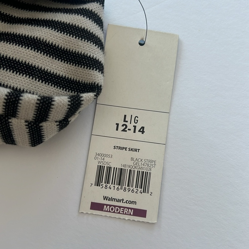Women’s striped skirt, black and cream size large 12/14 NWT - Picture 9 of 9